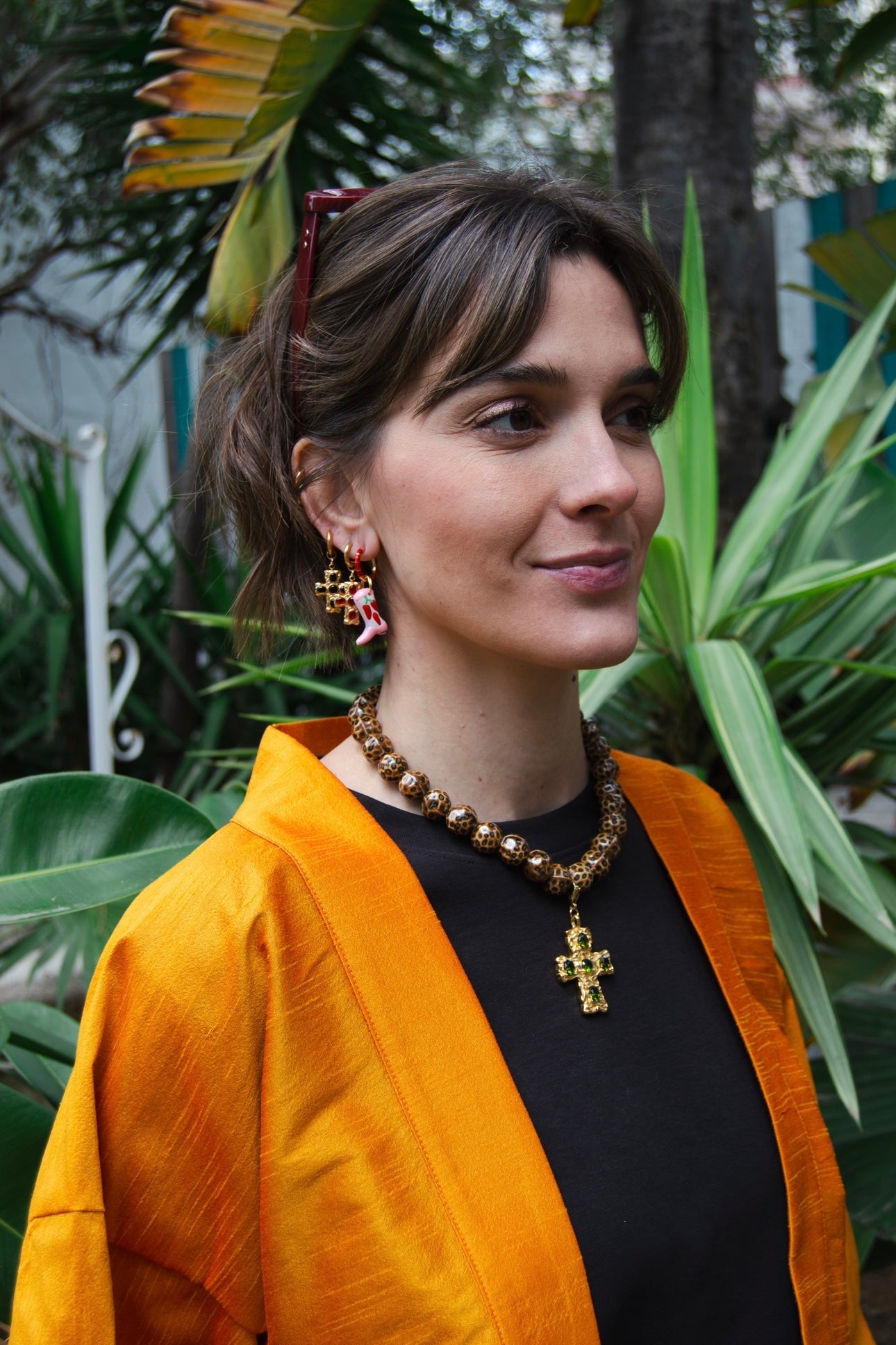 Pendiente mini cruz negra